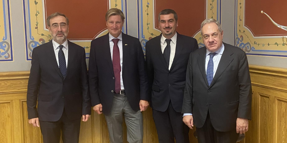 Delegazione (1000 x 500 px)